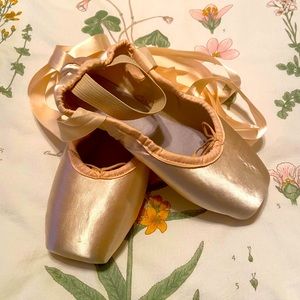 Suffolk Stellar Pointe Shoes